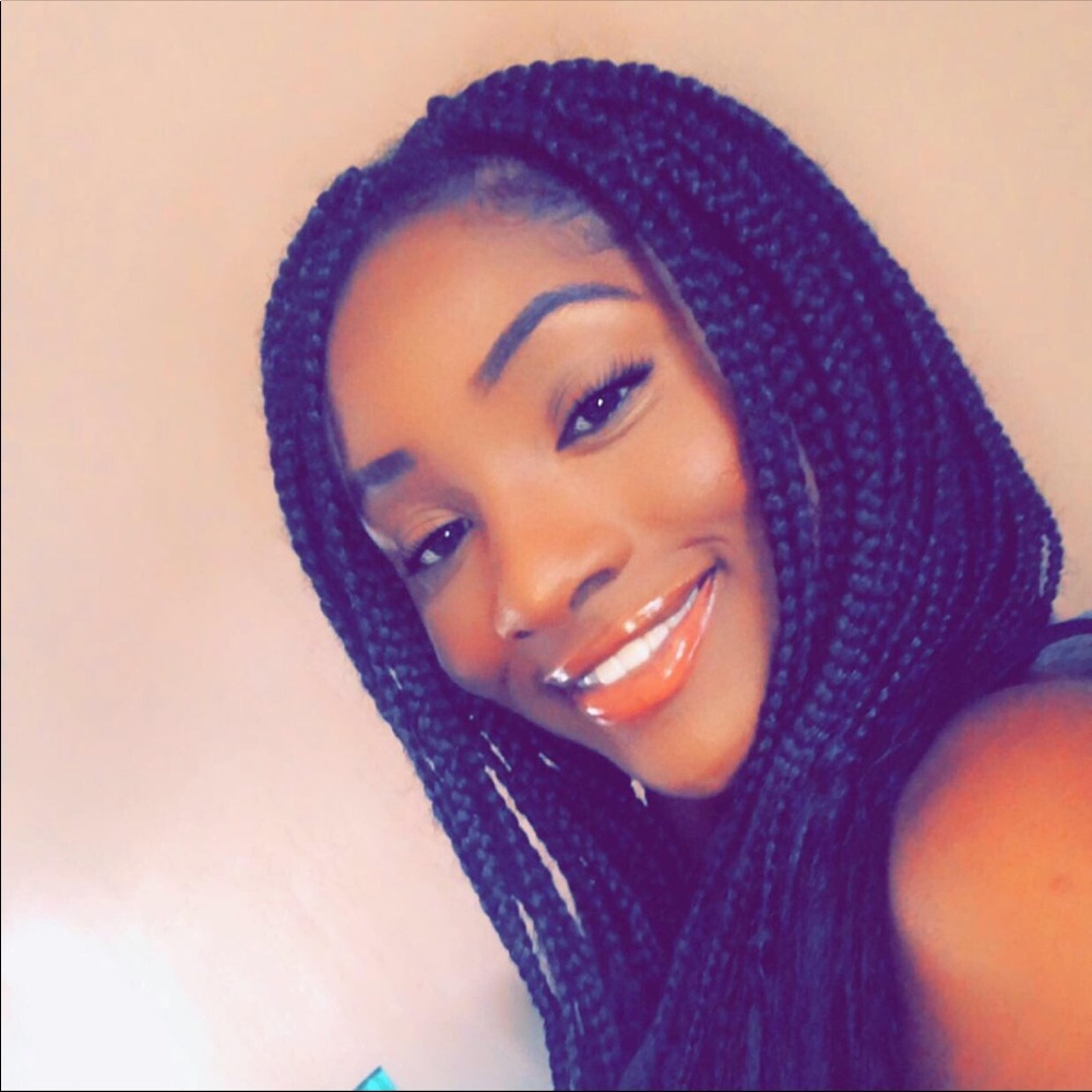 Meet your Posher, Aziah